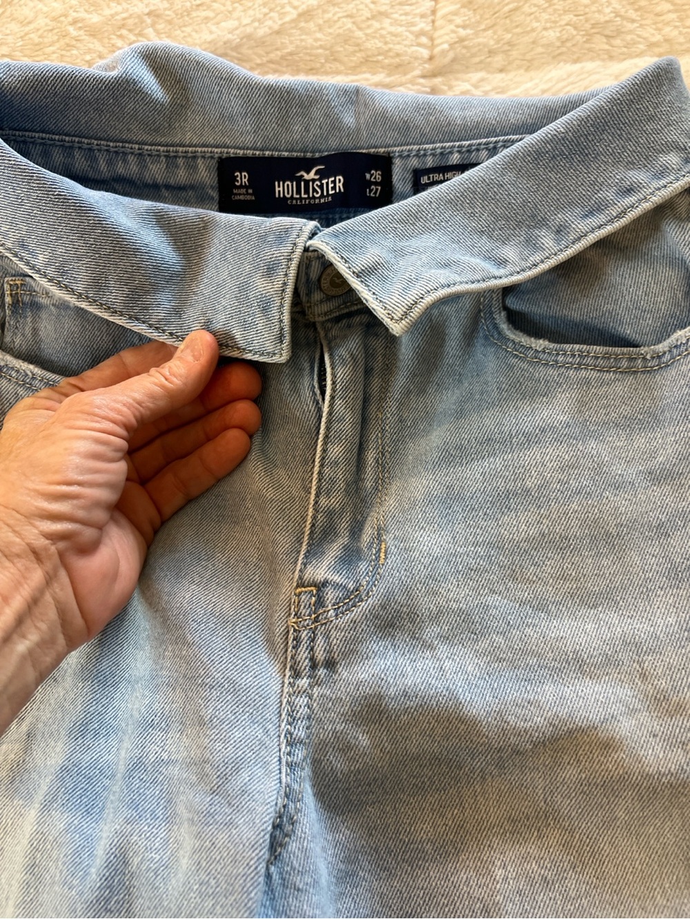 Hollister Ultra High-Rise Mom Jeans - Light Blue